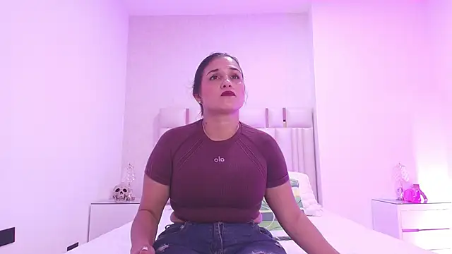 Snapshot of _carolina_fox chatting on 10-31-25, 03:03 carolina fox online show from 10-31-25, 03:03