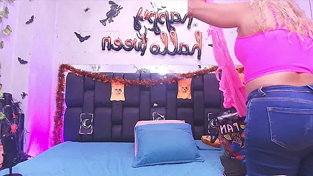 Snapshot of _carolina_fox chatting on 10-23-25, 03:05 carolina fox online show from 10-23-25, 03:05