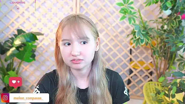 Snapshot of Pinkie_Princes chatting on 10-19-25, 04:48 Pinkie Princes online show from 10-19-25, 04:48