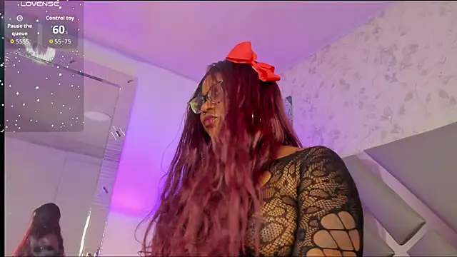 EmilyyRosee  online show from 04-10-26, 09:00