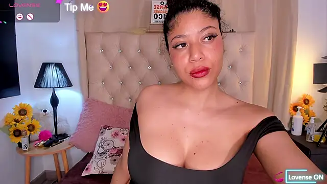 Snapshot of LilyBrunette chatting on 09-11-25, 01:05 LilyBrunette online show from 09-11-25, 01:05