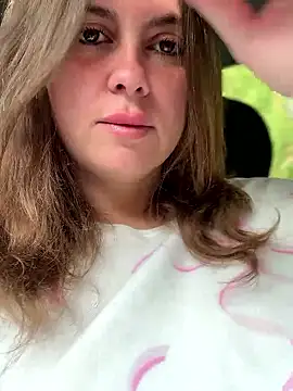 Snapshot of Samantha_official chatting on 01-17-26, 10:30 Samantha official online show from 01-17-26, 10:30