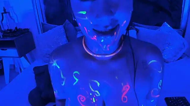 Karlagonzales  online show from 04-16-26, 09:39