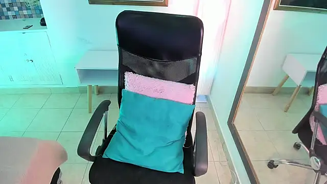 Karlagonzales  online show from 12-04-25, 10:14