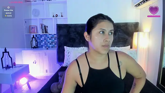 Snapshot of Karlagonzales_ chatting on 06-25-26, 06:57 Karlagonzales online show from 06-25-26, 06:57