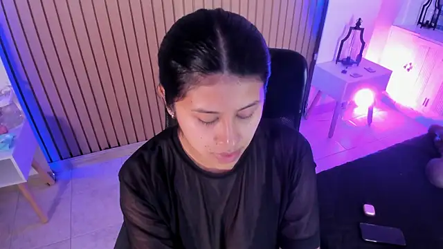 Snapshot of Karlagonzales_ chatting on 06-24-26, 12:04 Karlagonzales online show from 06-24-26, 12:04