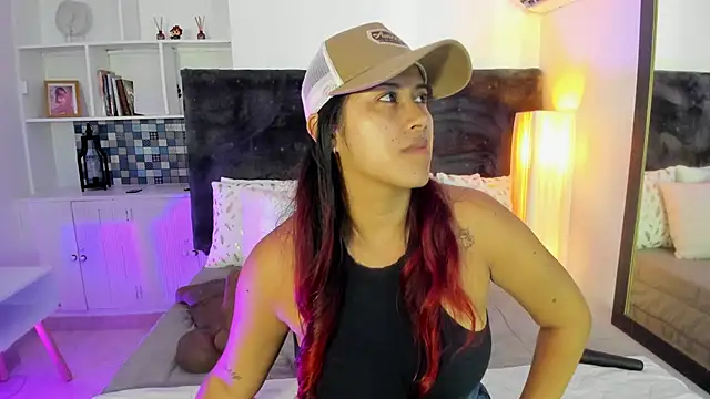 Snapshot of Karlagonzales_ chatting on 06-19-26, 07:09 Karlagonzales online show from 06-19-26, 07:09