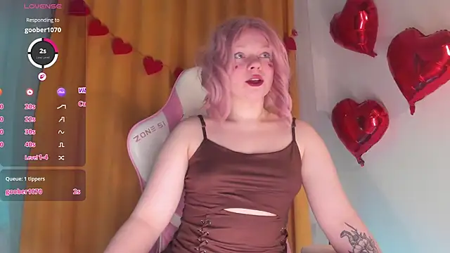 Snapshot of SueNiceeeee chatting on 02-16-26, 01:37 SueNiceeeee online show from 02-16-26, 01:37