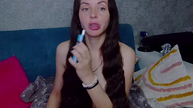 Snapshot of Brilliant_Doll chatting on 05-18-26, 02:01 Brilliant Doll online show from 05-18-26, 02:01