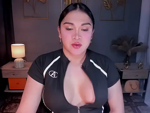 MaxeneCullens online show from 10-28-25, 03:29