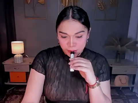 MaxeneCullens online show from 11-17-25, 03:10