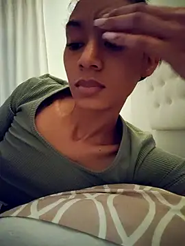 Leaberry online show from 12-05-25, 01:49