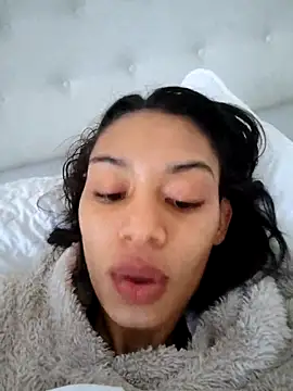 Snapshot of Leaberry chatting on 09-19-25, 04:11 Leaberry online show from 09-19-25, 04:11