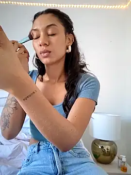 Snapshot of Leaberry chatting on 09-10-25, 01:54 Leaberry online show from 09-10-25, 01:54