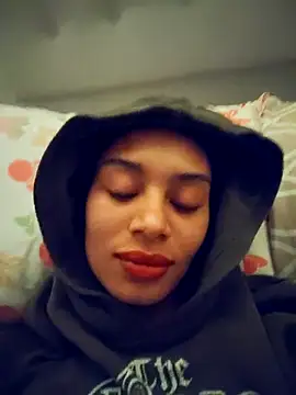 Leaberry online show from 11-28-25, 04:45