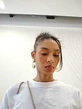 Leaberry online show from 11-19-25, 09:26