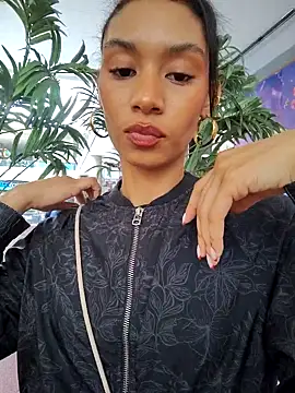 Leaberry online show from 11-18-25, 05:05