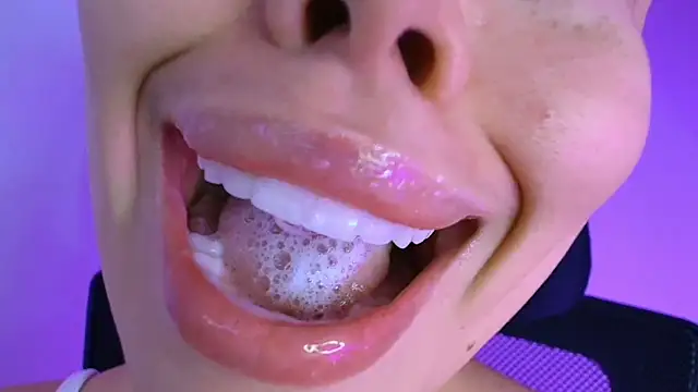 lisbet21x online show from 10-30-25, 10:28