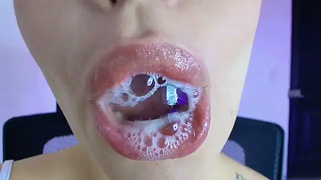 lisbet21x online show from 12-21-25, 02:52