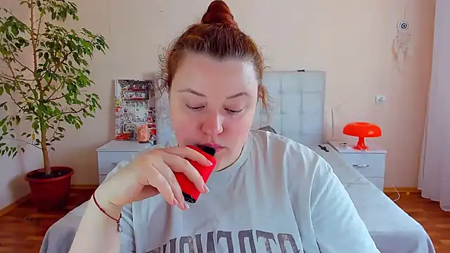 Snapshot of PolinaSalvatore chatting on 05-25-26, 12:48 PolinaSalvatore online show from 05-25-26, 12:48