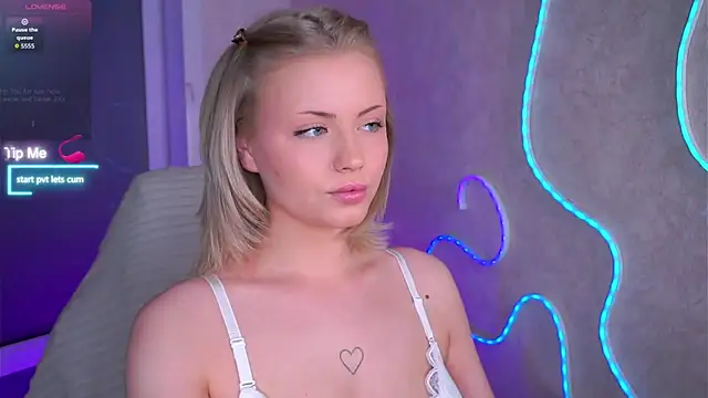 Snapshot of missbeatriss chatting on 04-19-26, 04:41 missbeatriss online show from 04-19-26, 04:41