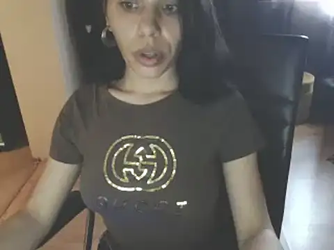 Snapshot of GoldenSasha chatting on 02-19-25, 10:53 GoldenSasha online show from 02-19-25, 10:53