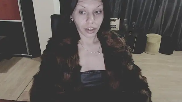 Snapshot of GoldenSasha chatting on 10-19-25, 03:15 GoldenSasha online show from 10-19-25, 03:15