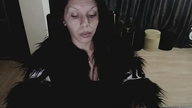 Snapshot of GoldenSasha chatting on 10-07-25, 08:48 GoldenSasha online show from 10-07-25, 08:48