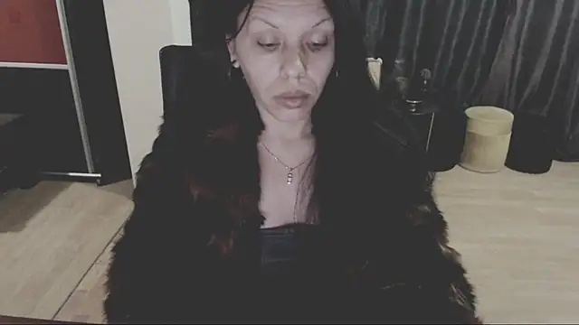 Snapshot of GoldenSasha chatting on 10-20-25, 10:49 GoldenSasha online show from 10-20-25, 10:49
