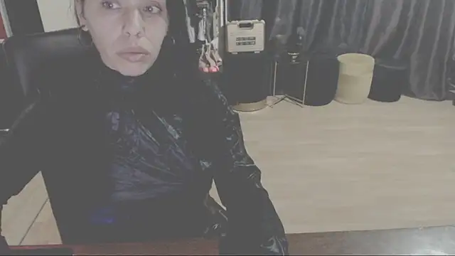 GoldenSasha online show from 12-13-25, 10:49