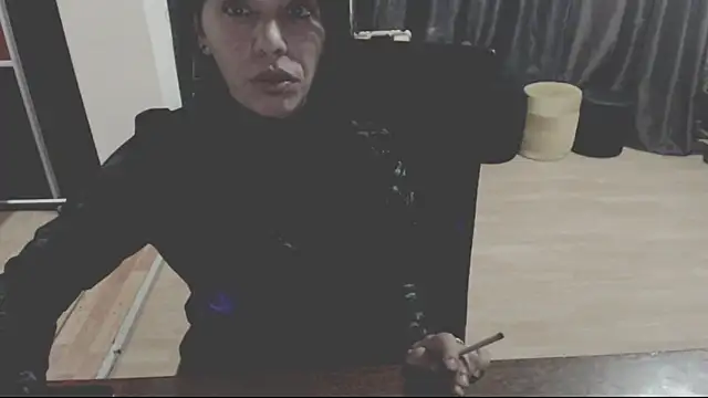 Snapshot of GoldenSasha chatting on 10-12-25, 07:48 GoldenSasha online show from 10-12-25, 07:48