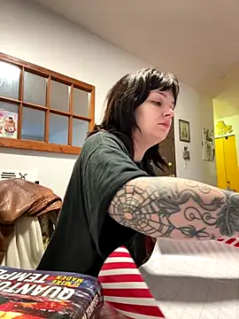 SweetMaisie online show from 12-16-25, 06:45