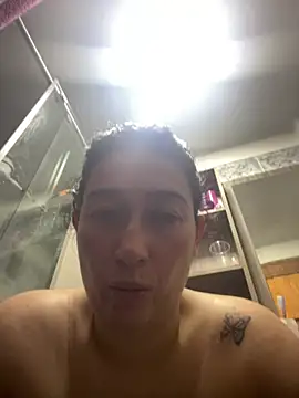 Snapshot of andreaisis2 chatting on 04-15-26, 06:56 andreaisis2 online show from 04-15-26, 06:56