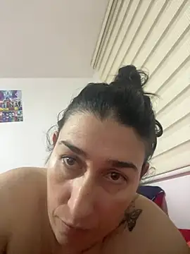 Snapshot of andreaisis2 chatting on 05-18-26, 06:51 andreaisis2 online show from 05-18-26, 06:51