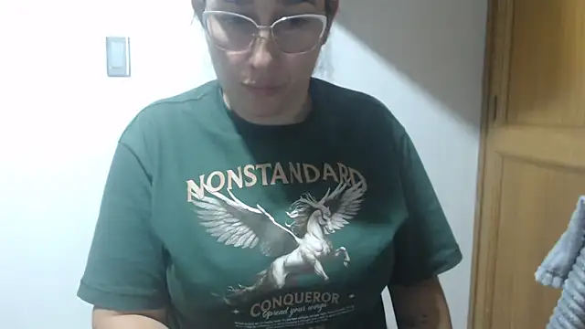 Snapshot of andreaisis2 chatting on 04-18-26, 12:13 andreaisis2 online show from 04-18-26, 12:13