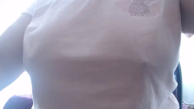 Snapshot of andreaisis2 chatting on 10-07-25, 07:37 andreaisis2 online show from 10-07-25, 07:37