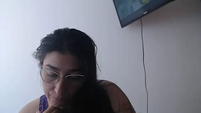 Snapshot of andreaisis2 chatting on 05-16-26, 06:18 andreaisis2 online show from 05-16-26, 06:18