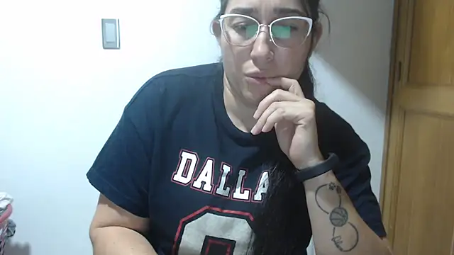 Snapshot of andreaisis2 chatting on 04-01-26, 11:45 andreaisis2 online show from 04-01-26, 11:45
