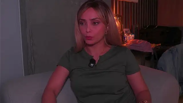 Snapshot of annie22love chatting on 02-25-26, 11:15 annie22love online show from 02-25-26, 11:15