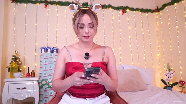 annie22love online show from 12-20-25, 10:01