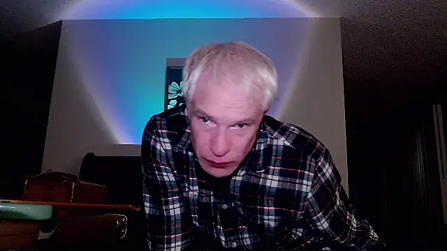 Snapshot of Snarfle82 chatting on 10-26-25, 04:35 Snarfle82 online show from 10-26-25, 04:35