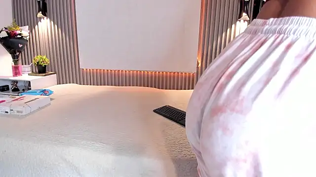 Zafiiraa online show from 10-15-25, 12:02