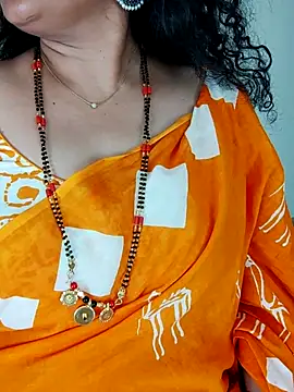 Snapshot of Indian_desi_wife chatting on 05-18-26, 04:07 Indian desi wife online show from 05-18-26, 04:07