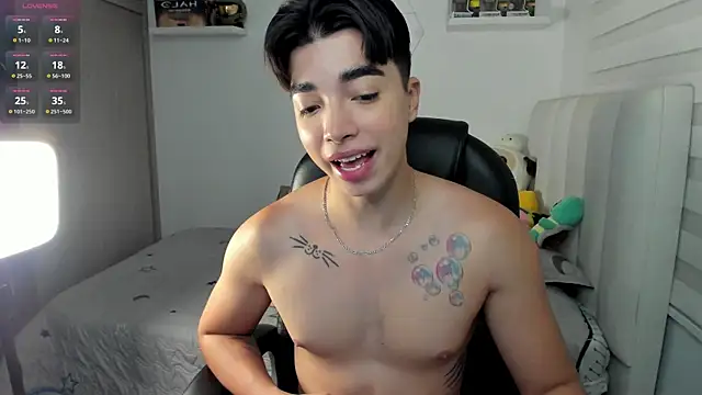 santy7v7 online show from 11-22-25, 01:10