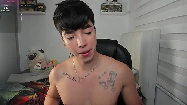 santy7v7 online show from 03-18-26, 01:24