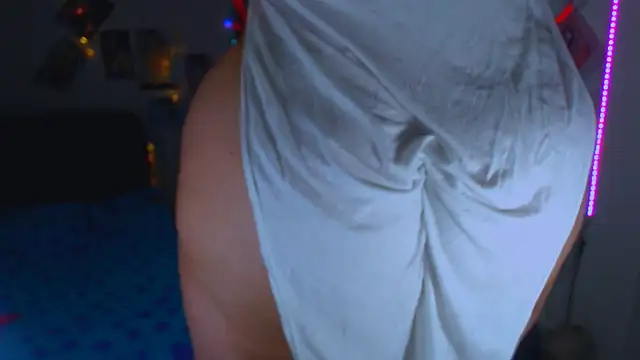 Snapshot of sweet_vanessa_22 chatting on 10-02-25, 04:38 sweet vanessa 22 online show from 10-02-25, 04:38