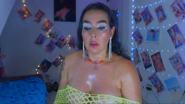 Snapshot of sweet_vanessa_22 chatting on 03-18-25, 03:56 sweet vanessa 22 online show from 03-18-25, 03:56