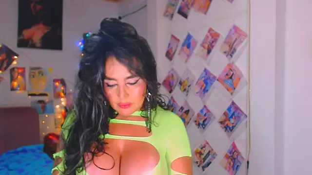Snapshot of sweet_vanessa_22 chatting on 05-25-26, 09:35 sweet vanessa 22 online show from 05-25-26, 09:35