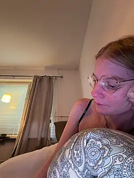 Snapshot of jannis1992 chatting on 06-14-26, 05:58 jannis1992 online show from 06-14-26, 05:58