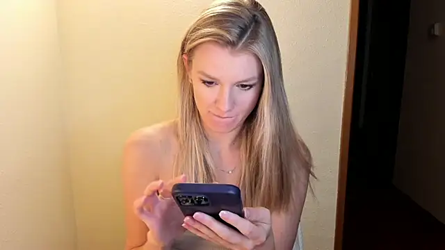 Snapshot of Annloveyou chatting on 12-09-24, 11:13 Annloveyou online show from 12-09-24, 11:13